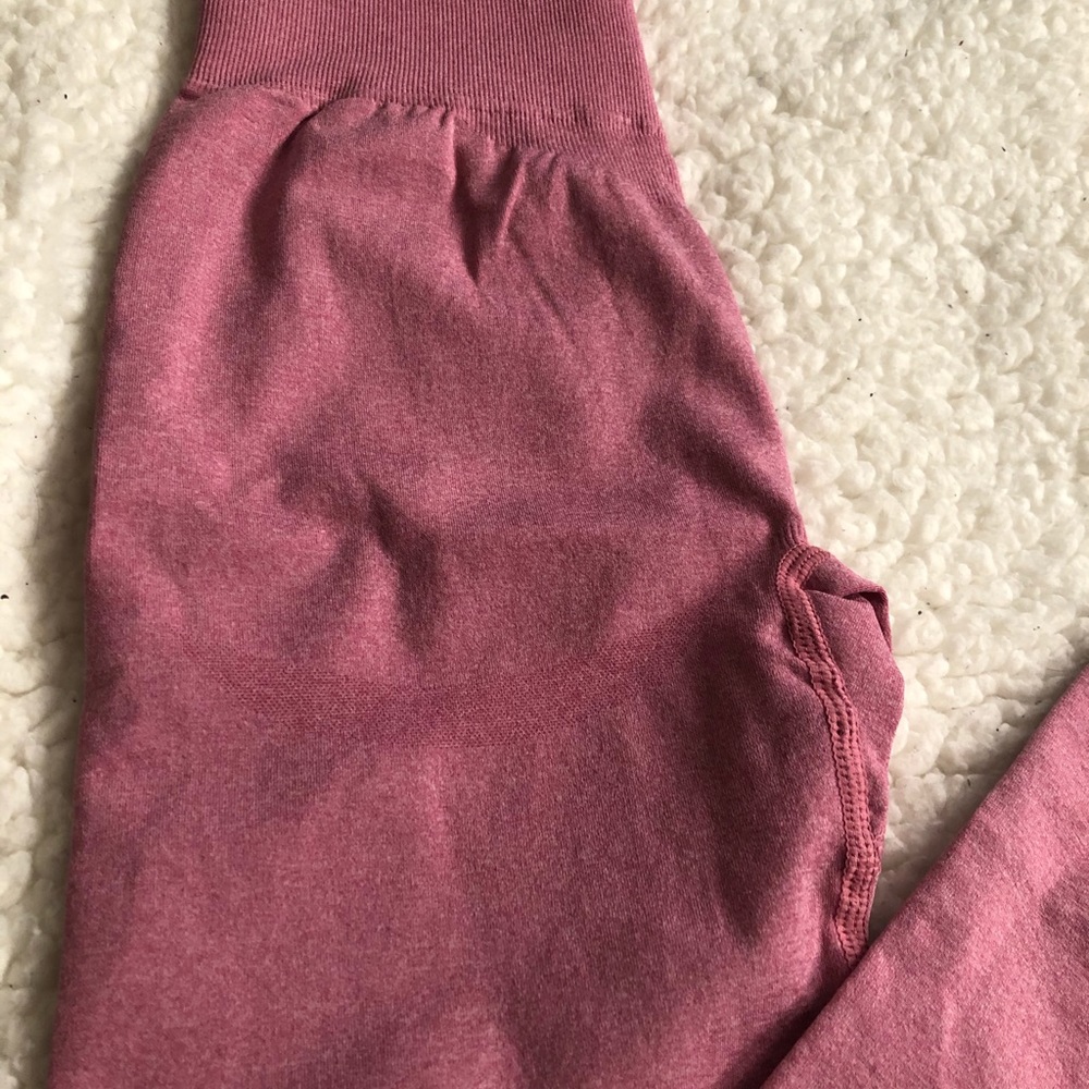 NEW! Baby Pink Contour Seamless Leggings - Picture 6 of 10
